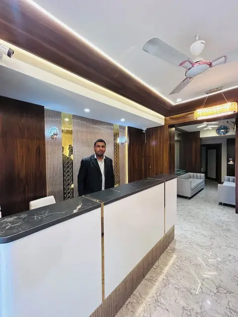 Индаур: Hotel Care Residency By OYO Rooms