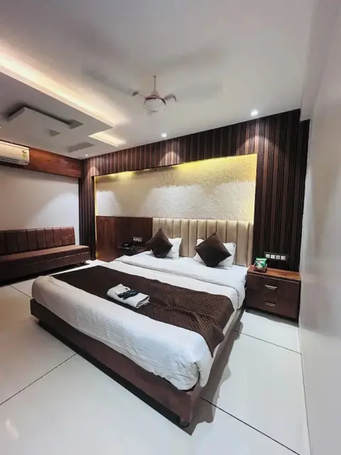 Индаур: Hotel Care Residency By OYO Rooms
