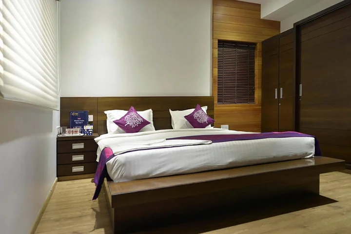 Хидерабад: OYO Premium Raheja Mindspace