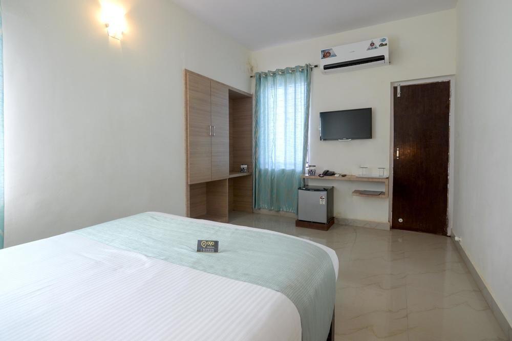 Карвар: Hotel West End