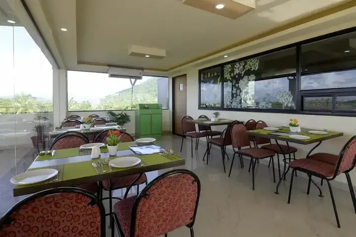 Карвар: Hotel West End