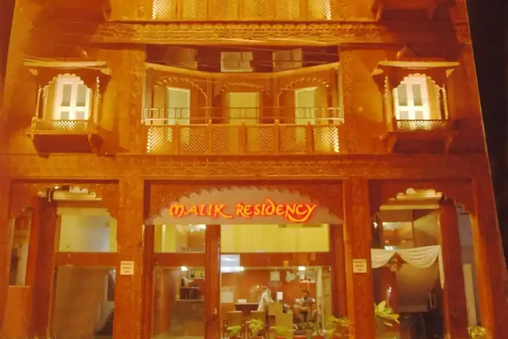 Канпур: OYO 694 Hotel Malik Residency
