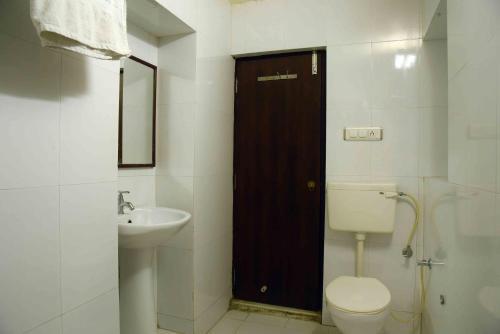 OYO Rooms Umed Club Road Rai Ka Bagh — фото 4