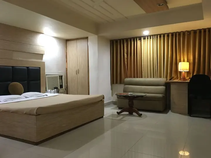 Райпур: Hotel Grand Arjun