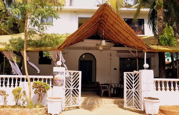 Морджим: Hotel MAJHI