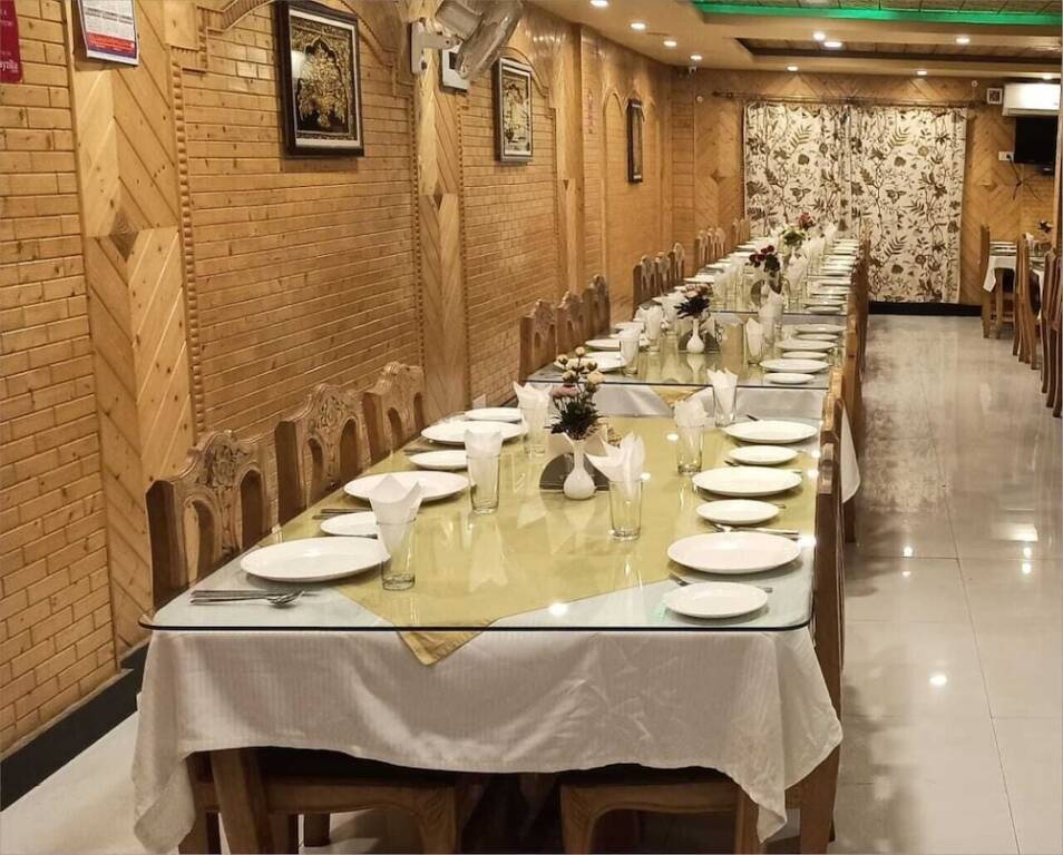 Шринагар: Hotel Shefaf