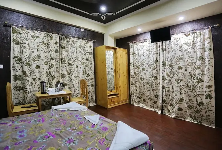 Шринагар: Hotel Shefaf