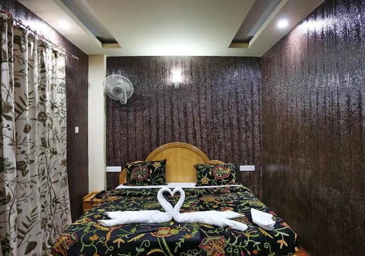 Шринагар: Hotel Shefaf