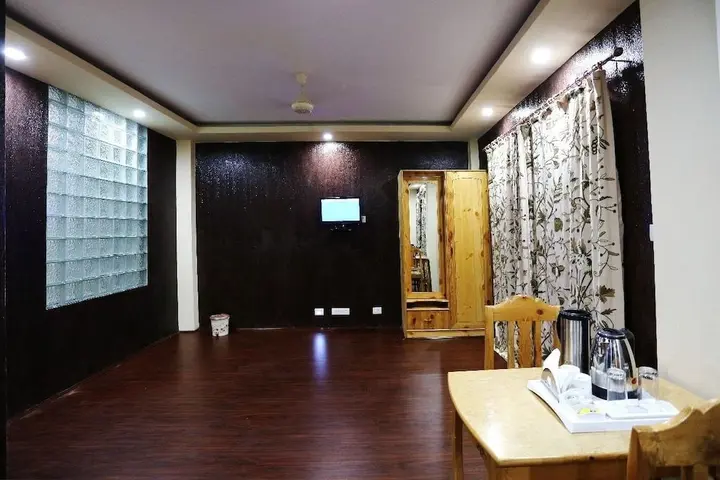 Шринагар: Hotel Shefaf