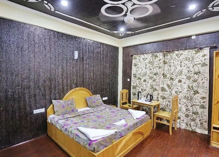 Шринагар: Hotel Shefaf
