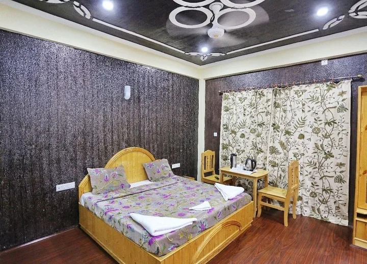 Шринагар: Hotel Shefaf