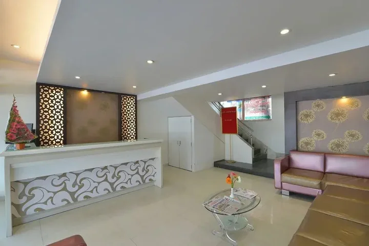 Нашик: OYO 4448 Hotel Suresh Plaza