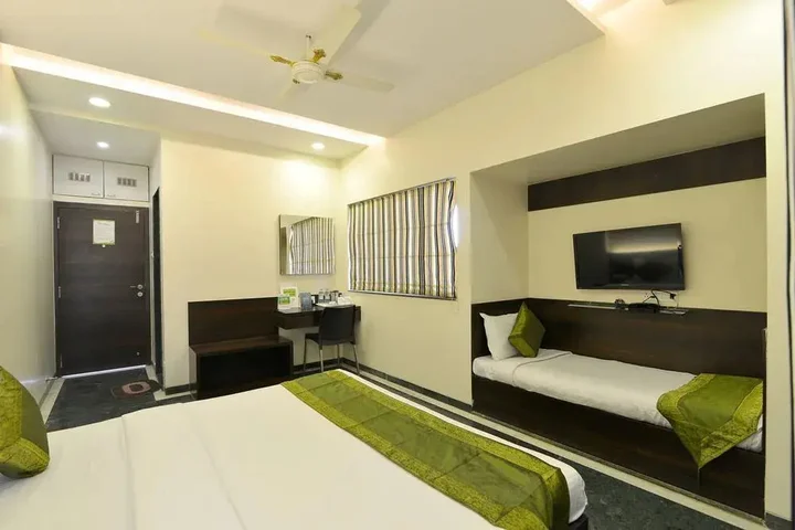 Нашик: OYO 4448 Hotel Suresh Plaza