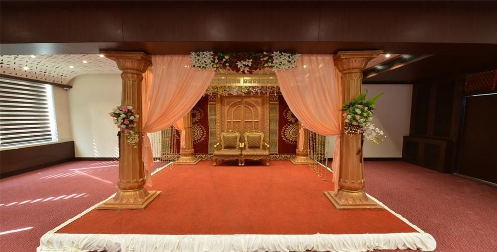 Вадодара: Hotel Aum Regency