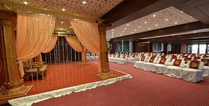 Вадодара: Hotel Aum Regency
