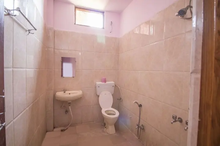 Читракут: Osaka Guest House