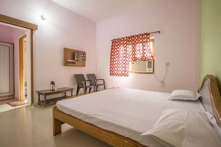 Читракут: Osaka Guest House