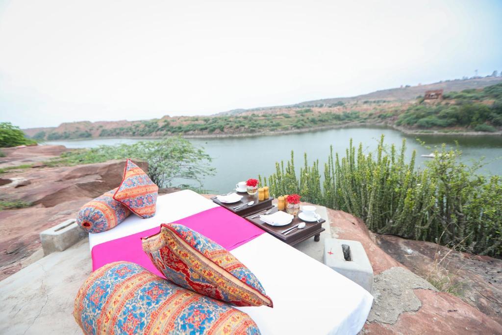Джодхпур: WelcomHeritage Bal Samand Lake Palace