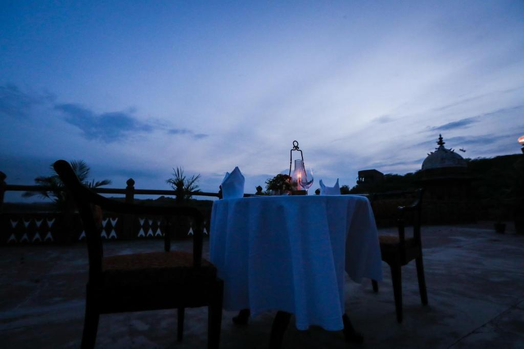 Джодхпур: WelcomHeritage Bal Samand Lake Palace
