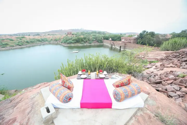 Джодхпур: WelcomHeritage Bal Samand Lake Palace