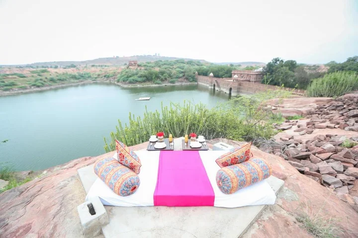 Джодхпур: WelcomHeritage Bal Samand Lake Palace