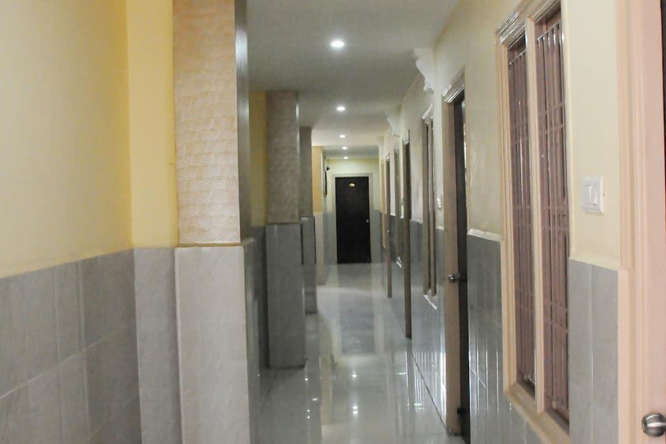 Тирупати: Aadrustam Residency
