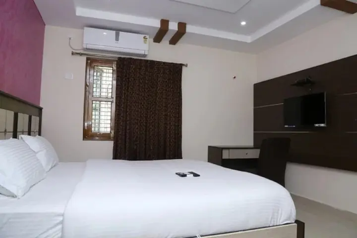 Тирупати: Aadrustam Residency