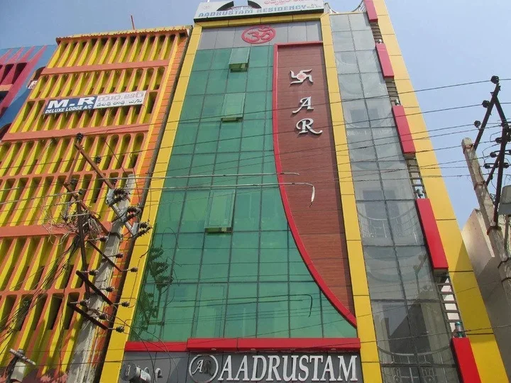 Тирупати: Aadrustam Residency