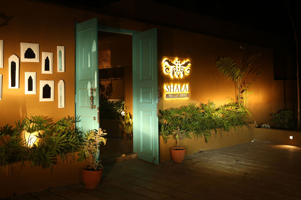 Вагатор: Shalai - The Cliff Resort