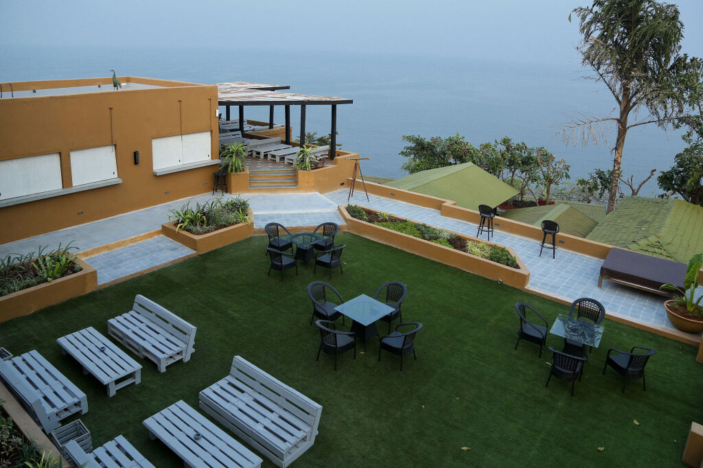 Вагатор: Shalai - The Cliff Resort