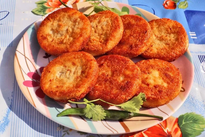 Лакхнау: The Continental