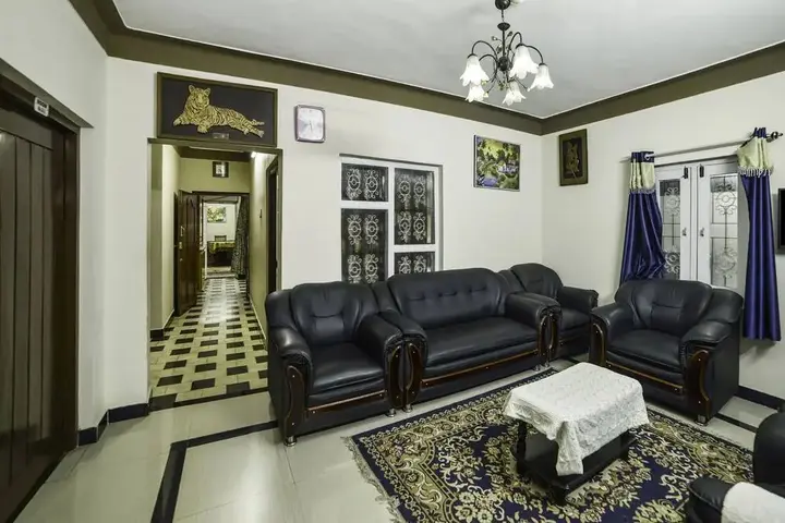 Кунур: OYO 28641 Vijaya Deepa Guest House