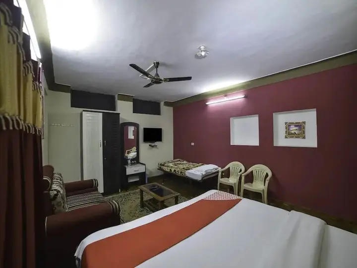 Кунур: OYO 28641 Vijaya Deepa Guest House