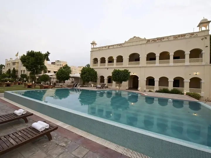 Навалгарх: Hotel Roop Vilas Palace