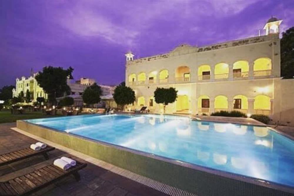 Навалгарх: Hotel Roop Vilas Palace