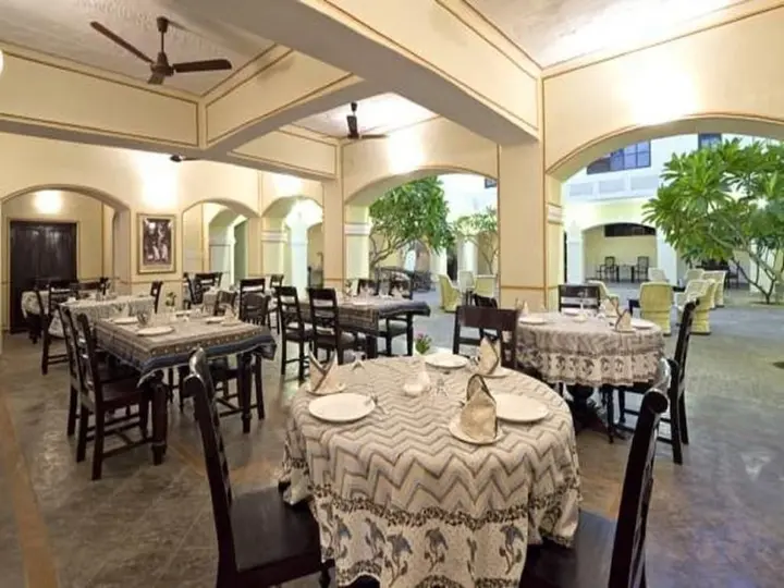 Навалгарх: Hotel Roop Vilas Palace