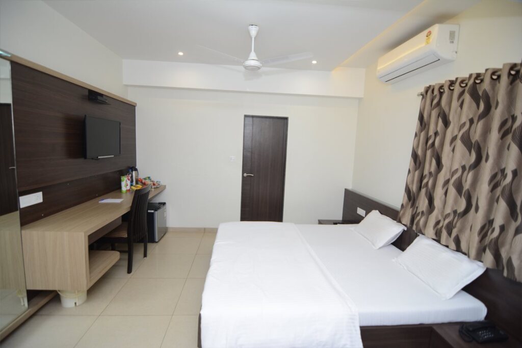 Джамнагар: Hotel Kirti