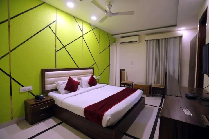 Панипат: Smart Inn Hotel