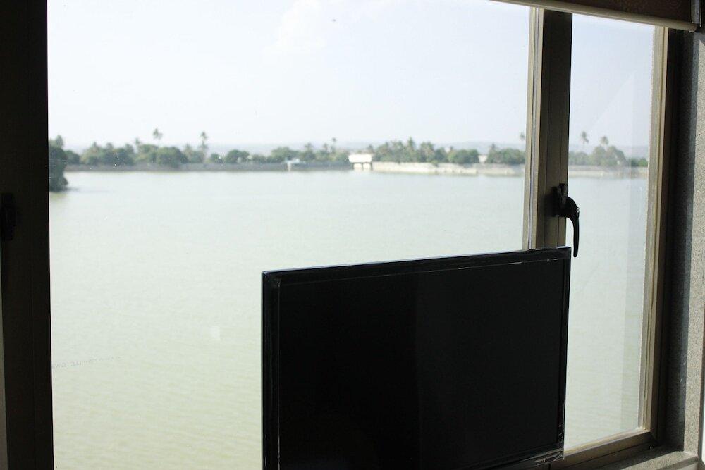 Бхудж: Hotel Shiv lake