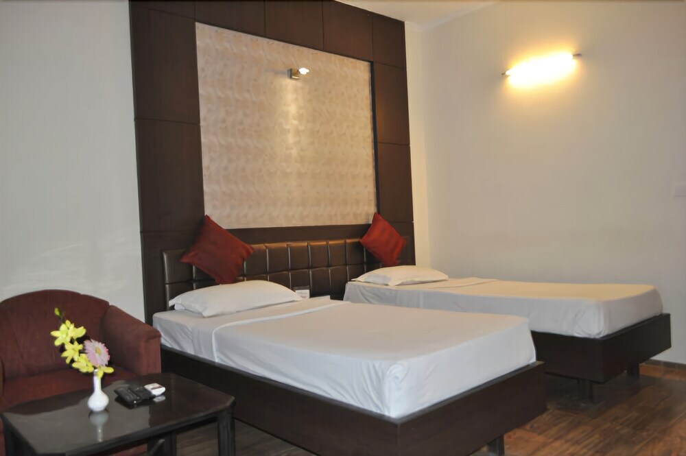 Варанаси: Starihotels Cantt Varanasi
