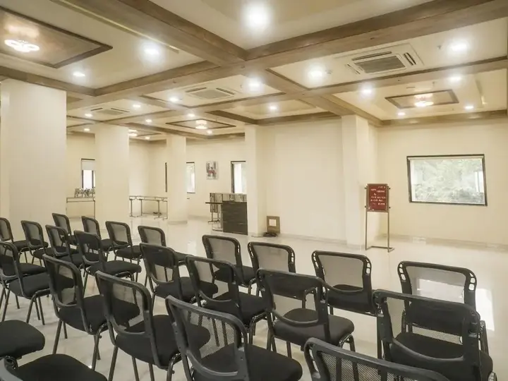 Пимпри-Чинчвад: Super Townhouse OAK Regal Inn Near Sant Tukaram Nagar Metro Station