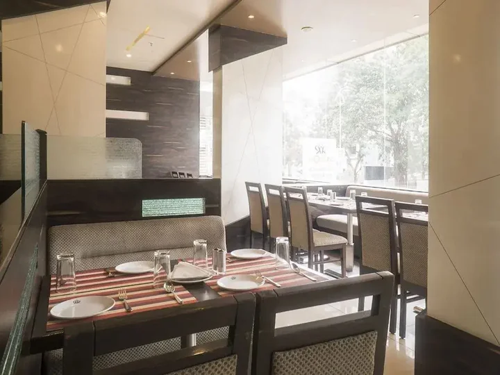 Пимпри-Чинчвад: Super Townhouse OAK Regal Inn Near Sant Tukaram Nagar Metro Station