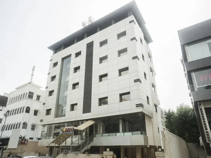 Пимпри-Чинчвад: Super Townhouse OAK Regal Inn Near Sant Tukaram Nagar Metro Station