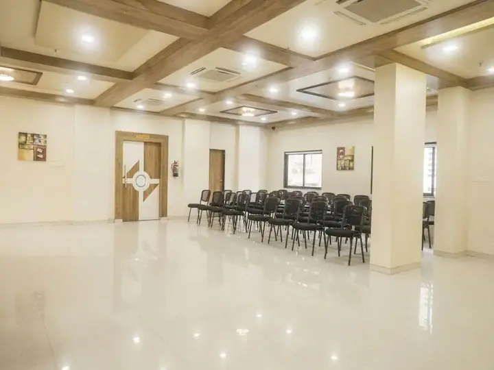 Пимпри-Чинчвад: Super Townhouse OAK Regal Inn Near Sant Tukaram Nagar Metro Station