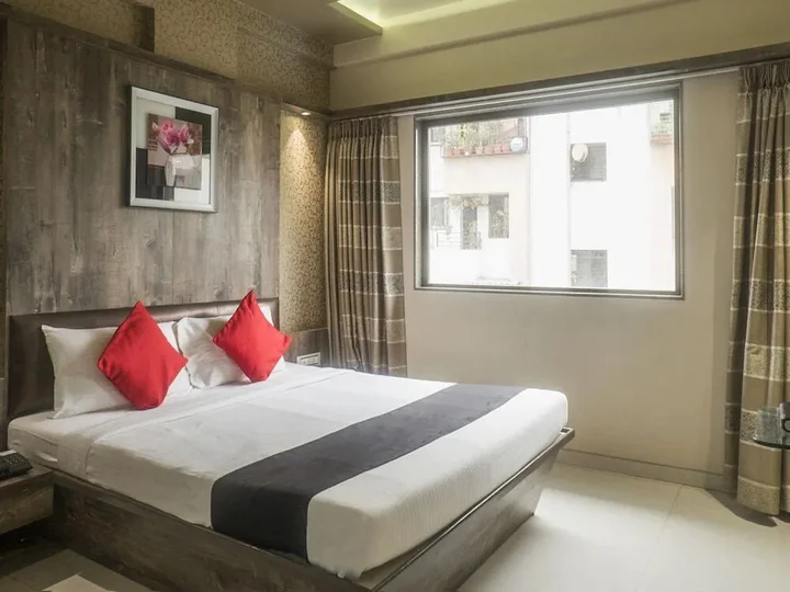 Пимпри-Чинчвад: Super Townhouse OAK Regal Inn Near Sant Tukaram Nagar Metro Station