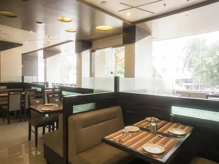 Пимпри-Чинчвад: Super Townhouse OAK Regal Inn Near Sant Tukaram Nagar Metro Station
