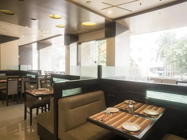 Пимпри-Чинчвад: Super Townhouse OAK Regal Inn Near Sant Tukaram Nagar Metro Station