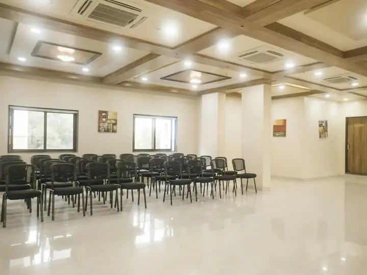 Пимпри-Чинчвад: Super Townhouse OAK Regal Inn Near Sant Tukaram Nagar Metro Station