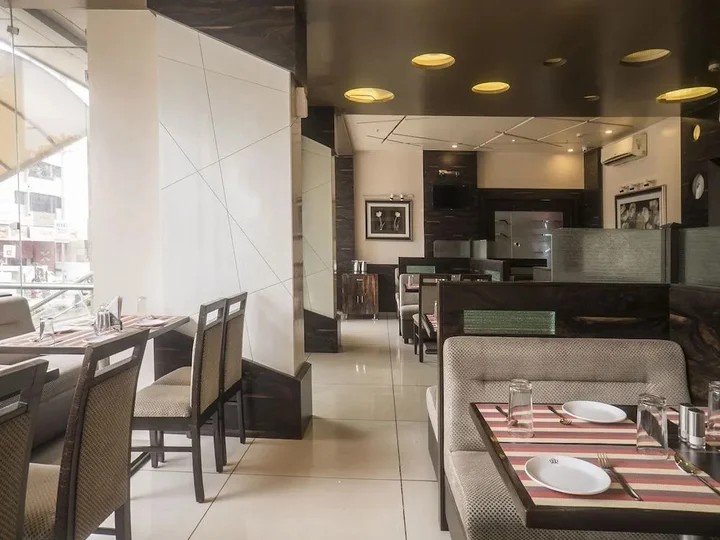Пимпри-Чинчвад: Super Townhouse OAK Regal Inn Near Sant Tukaram Nagar Metro Station
