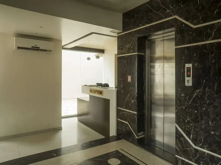 Пимпри-Чинчвад: Super Townhouse OAK Regal Inn Near Sant Tukaram Nagar Metro Station